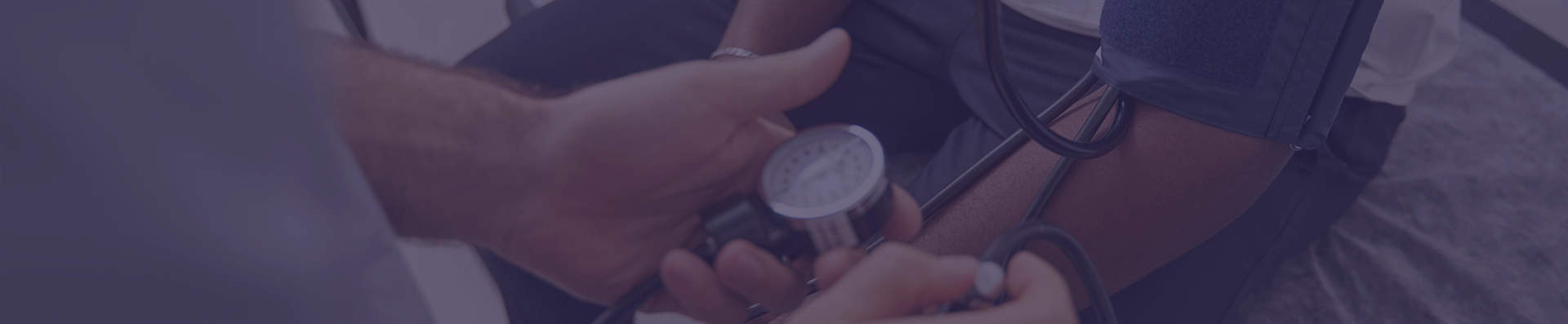 The doctor examines the patient